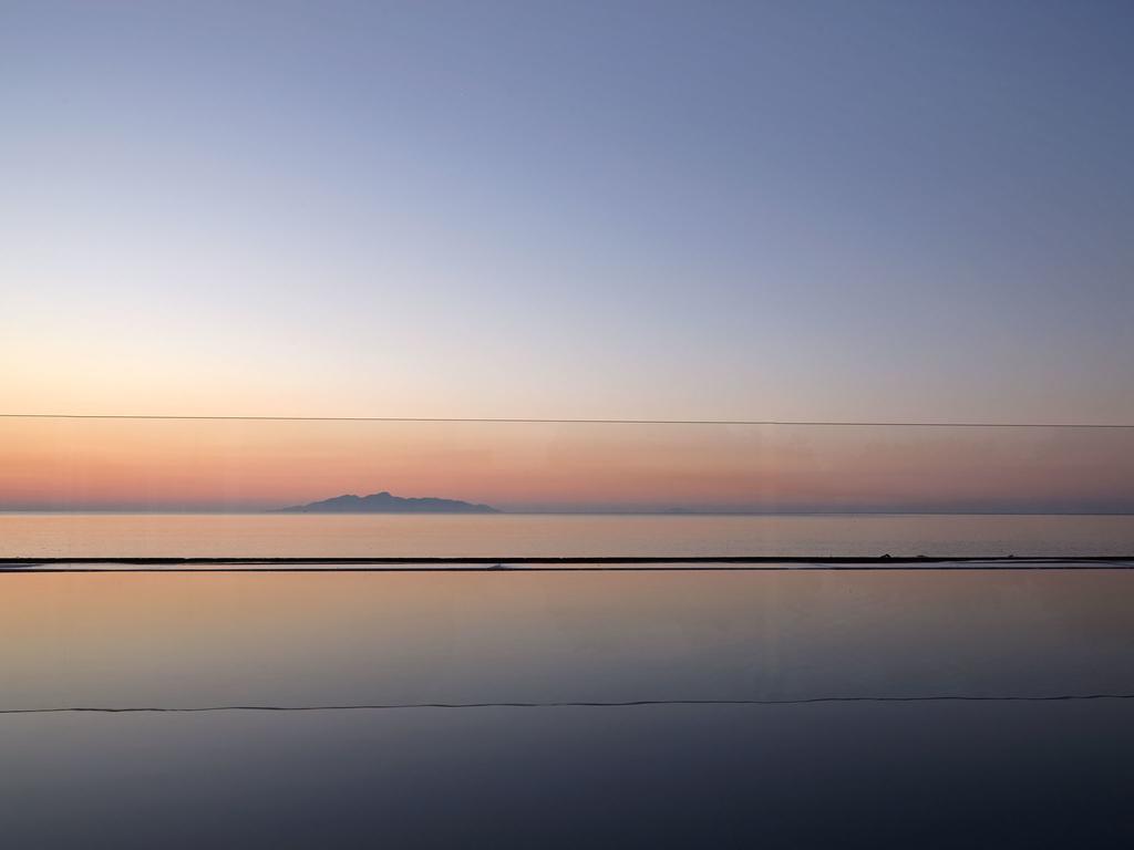 Incognito Beach Villa Santorini Kamári Buitenkant foto