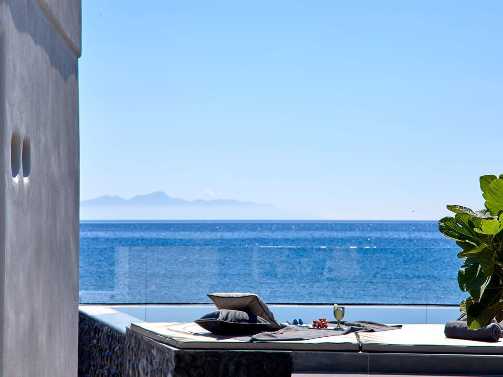 Incognito Beach Villa Santorini Kamári Buitenkant foto