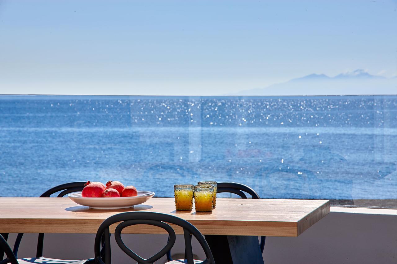Incognito Beach Villa Santorini Kamári Buitenkant foto